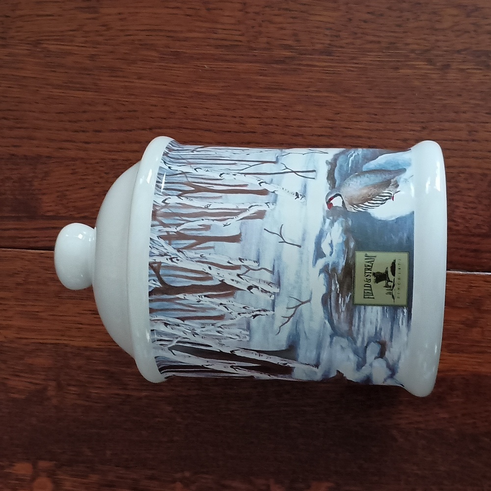 Field & Stream Ceramic Collectable Winter Scene Crock Outdoor Adventure Canister